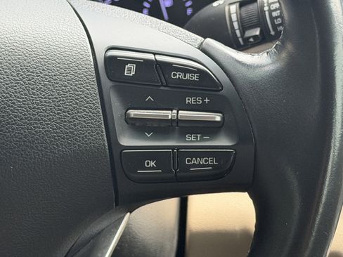 Used 2020 Hyundai Elantra Limited w/ Cargo Package (C1) FWD image 16