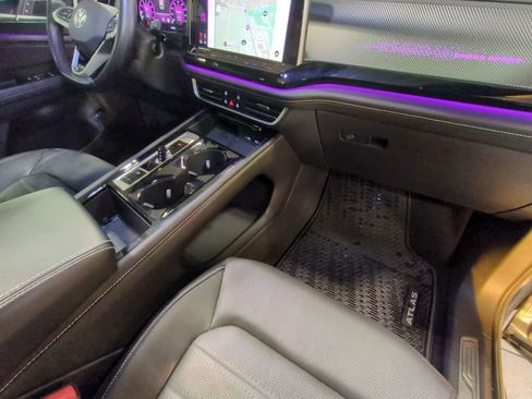 Used 2024 Volkswagen Atlas Cross Sport SEL R-Line image 31