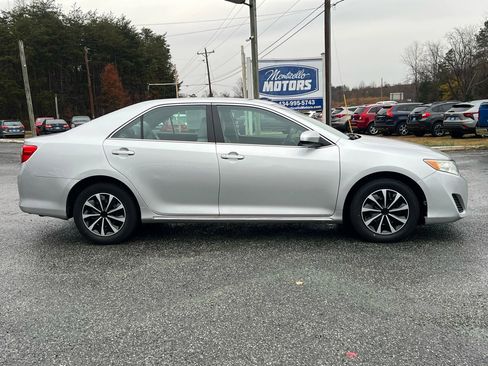 Used 2014 Toyota Camry LE image 4