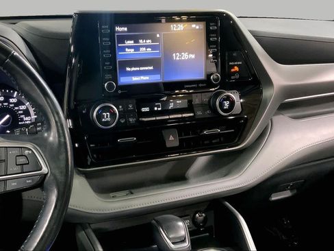 Certified 2021 Toyota Highlander XLE AWD/4WD image 7