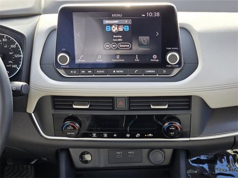 Used 2025 Nissan Rogue SV image 17