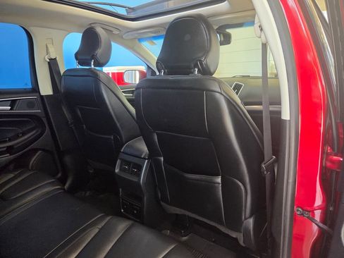 Used 2019 Ford Edge Titanium w/ Cold Weather Package AWD/4WD image 24