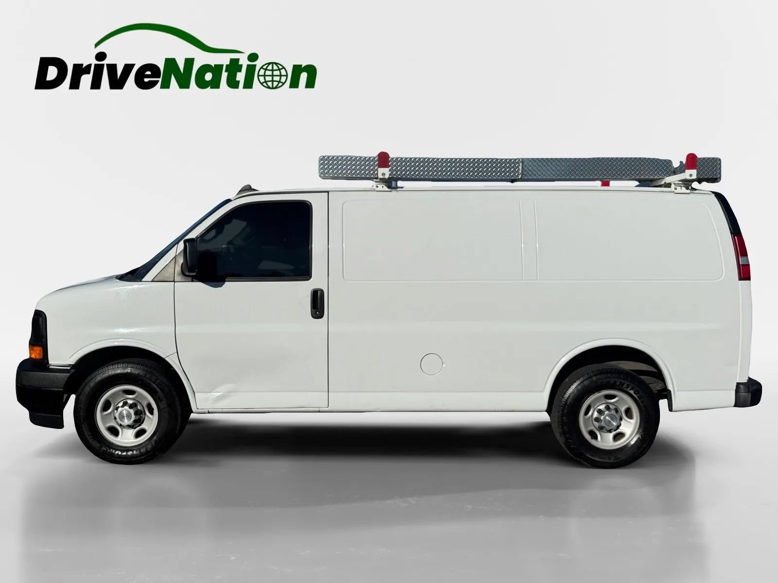 Used 2017 Chevrolet Express 2500 RWD image 8
