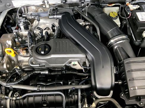 Used 2022 Volkswagen Taos SE image 32