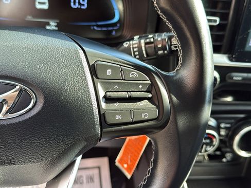 Used 2023 Hyundai Venue SEL image 15