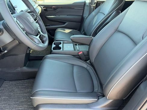 New 2026 Honda Odyssey Touring image 13