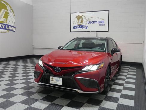 Used 2022 Toyota Camry XSE w/ Navigation Upgrade Package FWD image 4