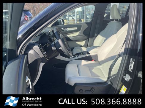 Used 2024 Volvo XC40 B5 Ultimate w/ Climate Package image 10
