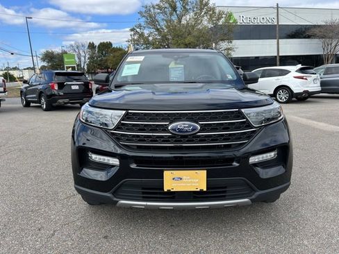 Certified 2022 Ford Explorer XLT w/ Equipment Group 202A image 3