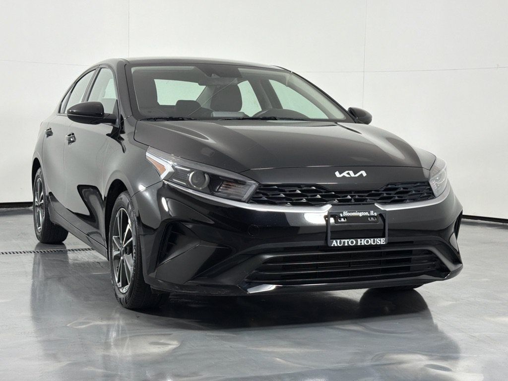 Used 2024 Kia Forte LXS FWD image 3