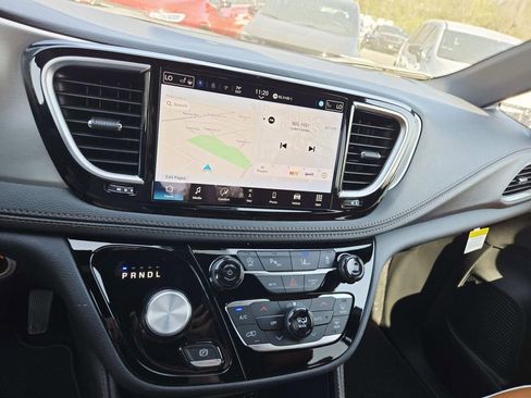 New 2026 Chrysler Pacifica Pinnacle image 24