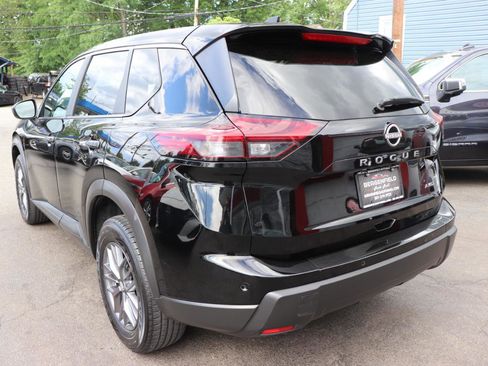 Used 2024 Nissan Rogue S AWD/4WD image 3