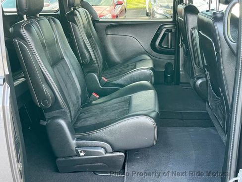 Used 2016 Dodge Grand Caravan SXT image 10