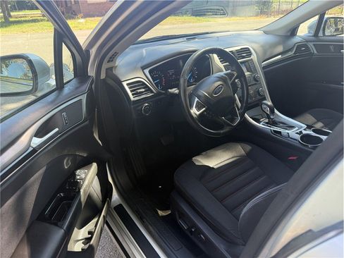 Used 2013 Ford Fusion SE FWD image 11