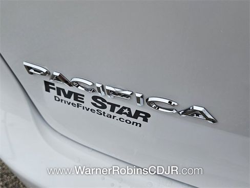 New 2026 Chrysler Pacifica Select image 12