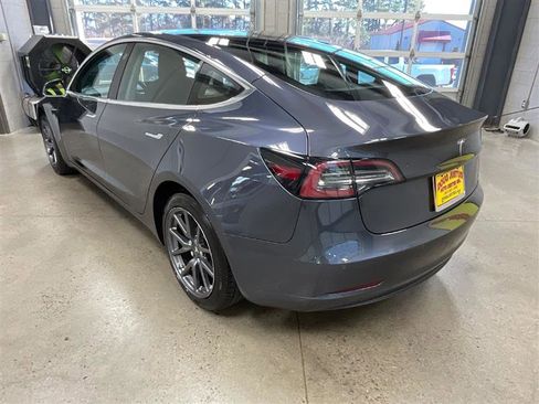 Used 2018 Tesla Model 3 Long Range image 3