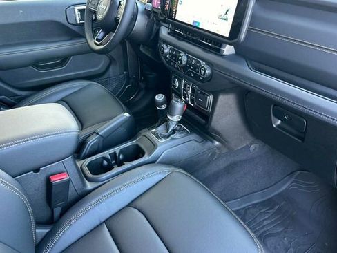 New 2025 Jeep Gladiator Sport image 12