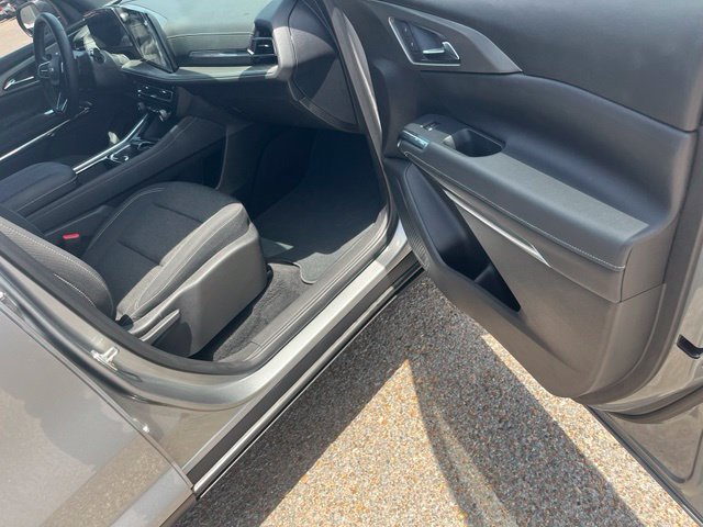 Used 2025 Chevrolet Traverse LT FWD image 21