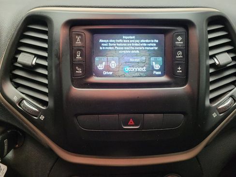 Used 2014 Jeep Cherokee Latitude w/ Cold Weather Group AWD/4WD image 25