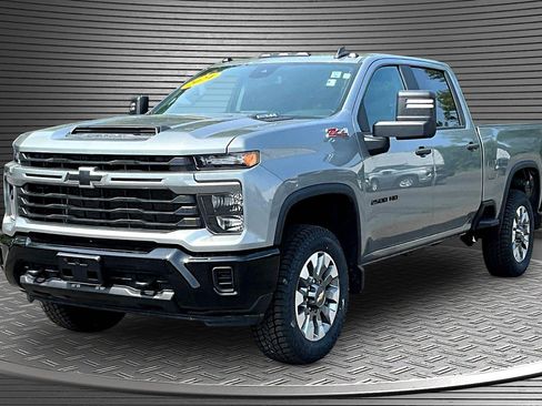 Used 2024 Chevrolet Silverado 2500 Custom w/ Custom Value Package AWD/4WD image 3