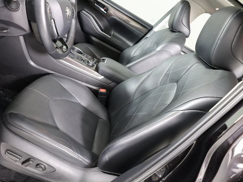Used 2021 Toyota Highlander Platinum image 10