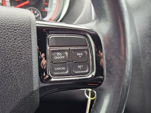 Used 2019 Dodge Grand Caravan SXT image 27
