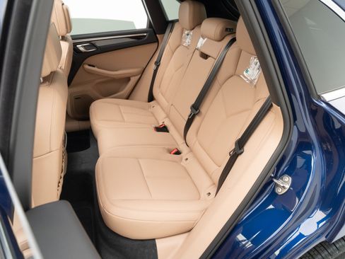 Certified 2026 Porsche Macan AWD/4WD image 28