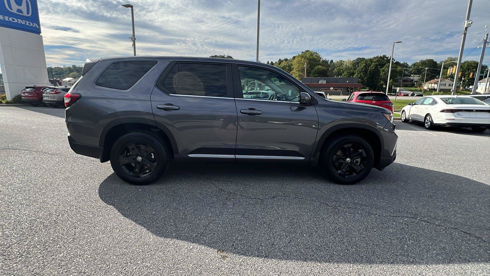Used 2025 Honda Pilot EX-L image 3