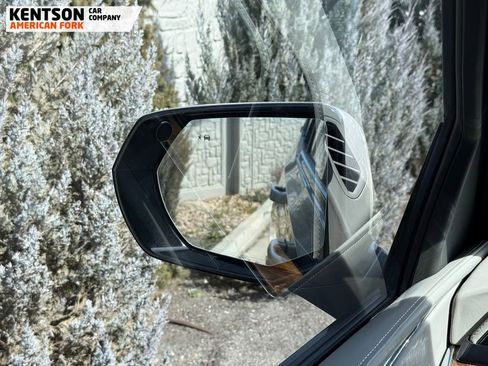 Used 2024 Cadillac Escalade Sport Platinum w/ LPO, ONYX Package image 28