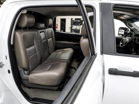 Used 2010 Toyota Tundra 4x4 CrewMax image 37