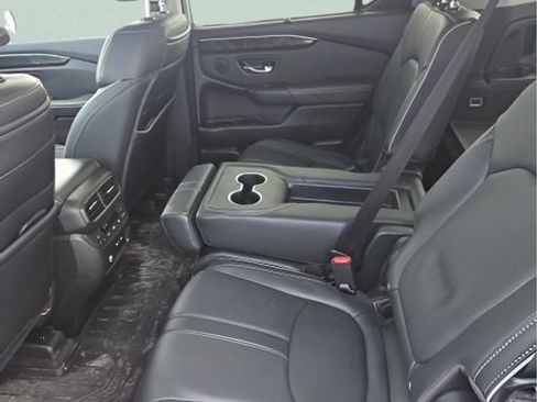 Used 2024 Honda Pilot Elite image 14