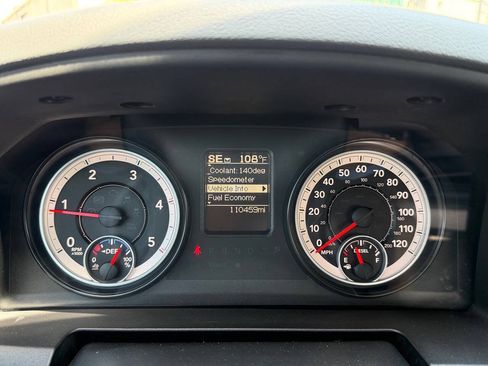 Used 2014 RAM 2500 Tradesman w/ Chrome Appearance Group AWD/4WD image 8