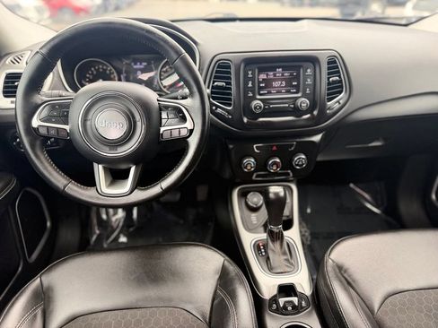 Used 2018 Jeep Compass Latitude AWD/4WD image 12