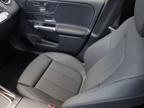 Certified 2025 Mercedes-Benz GLB 250 4MATIC image 27