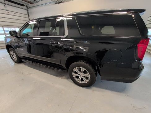 Used 2024 GMC Yukon XL SLE image 3