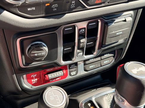 Used 2024 Jeep Wrangler Unlimited Rubicon 392 image 30