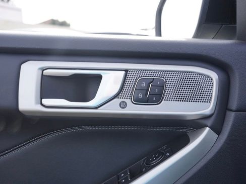 Used 2023 Ford Explorer Limited w/ Equipment Group 301A image 8