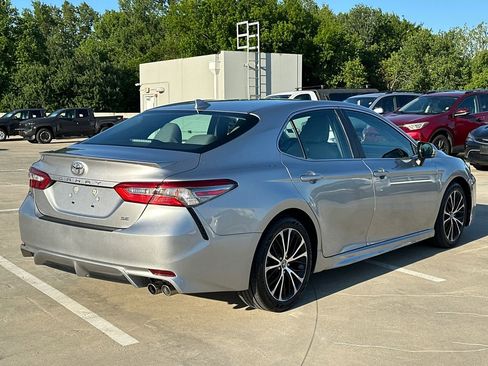 Used 2018 Toyota Camry SE w/ Audio Package FWD image 4