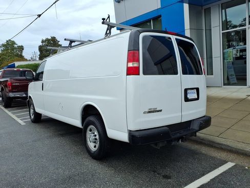 Used 2017 Chevrolet Express 2500 Extended RWD image 3