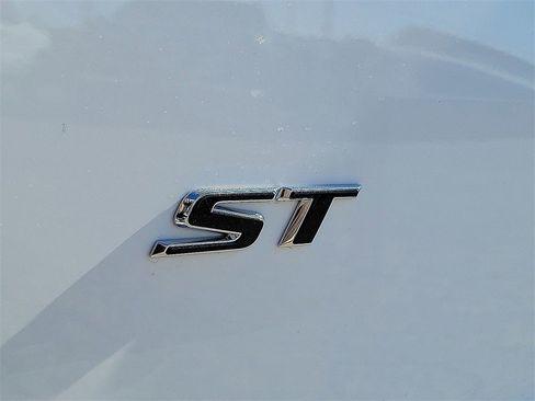 New 2026 Buick Enclave Sport Touring image 9