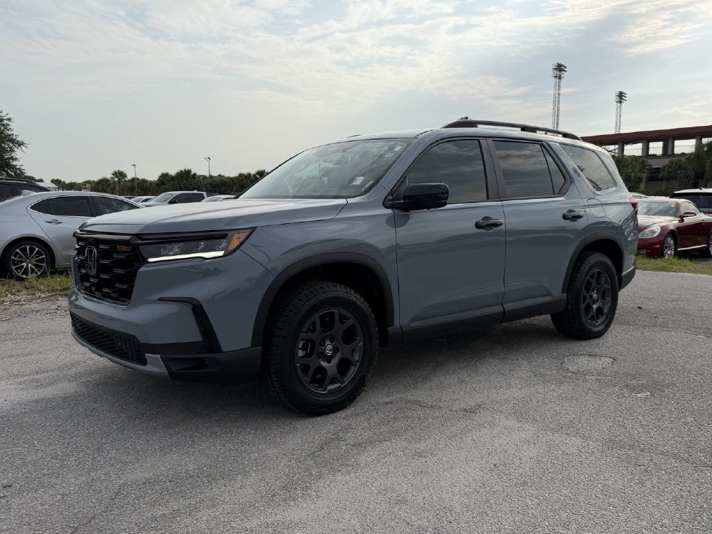 Certified 2025 Honda Pilot TrailSport image 9
