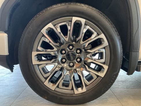 Used 2024 GMC Sierra 1500 Denali Ultimate AWD/4WD image 9