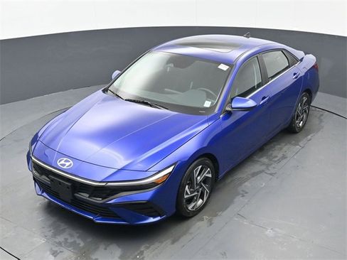 Used 2024 Hyundai Elantra SEL w/ Convenience Package image 37
