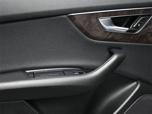 Used 2019 Audi Q8 Premium w/ Convenience Package image 17