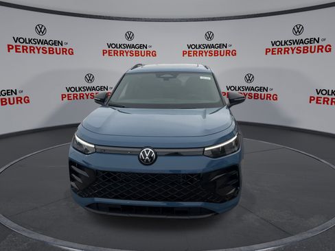 New 2026 Volkswagen Tiguan SE R-Line image 3