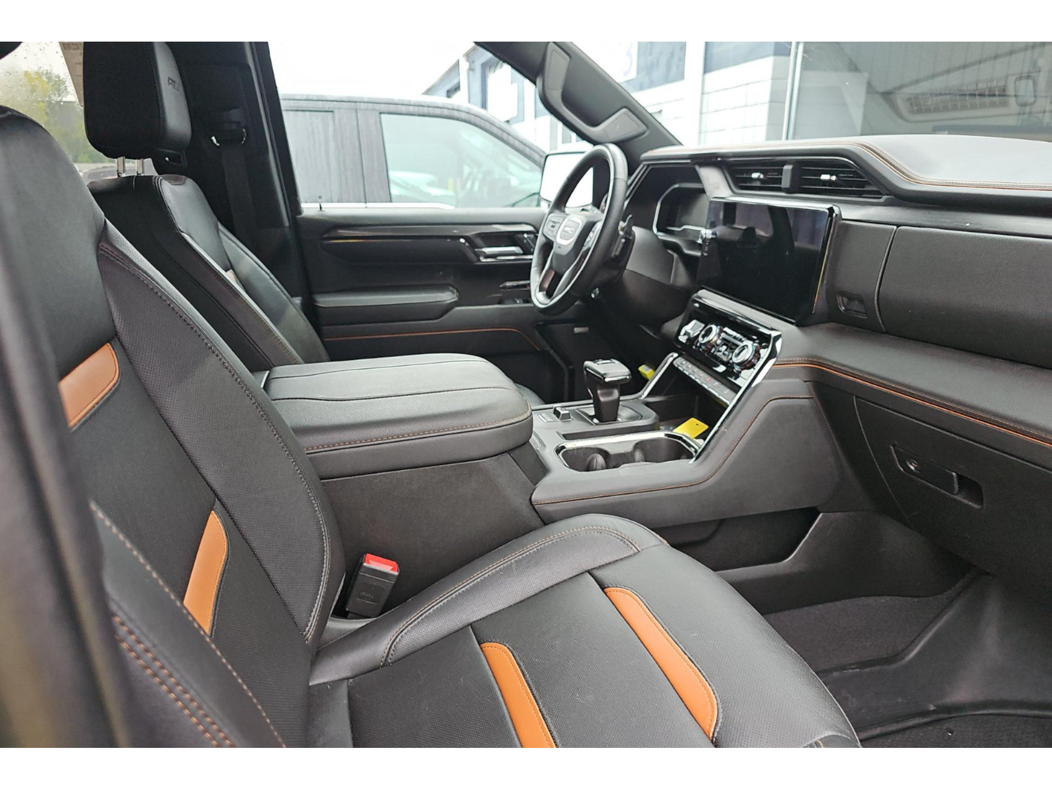Used 2023 GMC Sierra 1500 AT4 w/ Technology Package AWD/4WD image 4