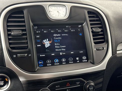 Used 2019 Chrysler 300 Touring w/ Sport Appearance Package RWD image 21