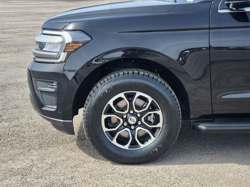 Used 2024 Ford Expedition Max XLT image 8