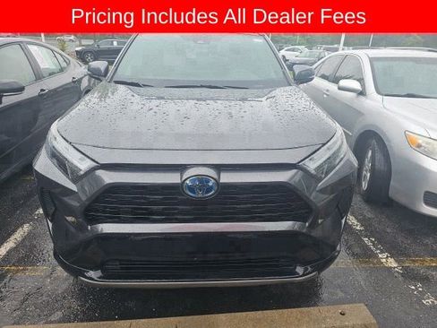 Used 2022 Toyota RAV4 SE AWD/4WD image 2
