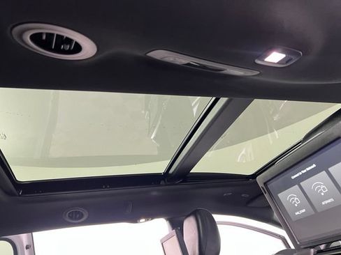Certified 2023 Chrysler Pacifica Limited w/ Uconnect Theater Family Group FWD image 35